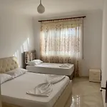 Leo * Durrës