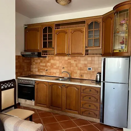 Leo * Durres
