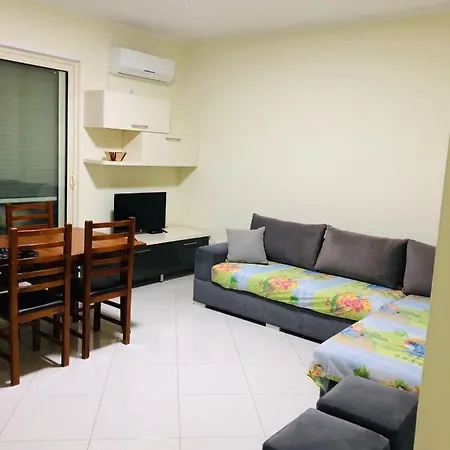 Leo Apartment *